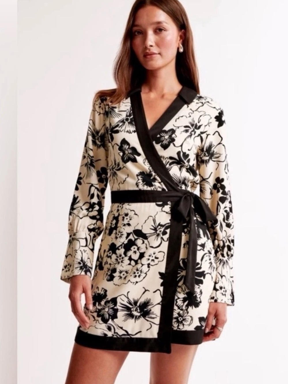 NWT Abercrombie & Fitch Black and Cream Floral Kimono Wrap Dress Medium Tall